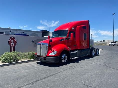 Kenworth T680 Red