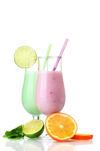 Batidos De Leche Con Frutas Aisladas En Blanco Foto Premium