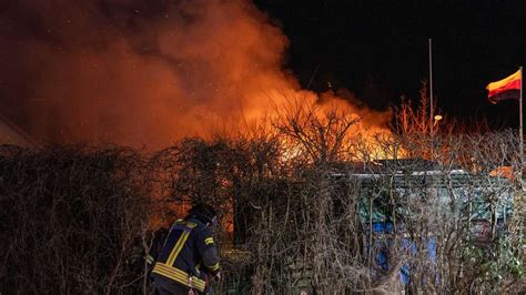 Feuer In Hamm Gartenlaube Brennt Komplett Aus