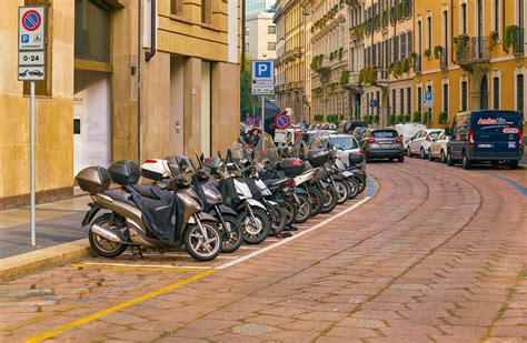 Milano I Divieti Di Circolazione Per Le Moto