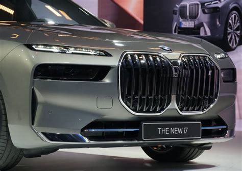 Bmws Eye Opening New 7 Series Debuts With Electric I7 Flagship