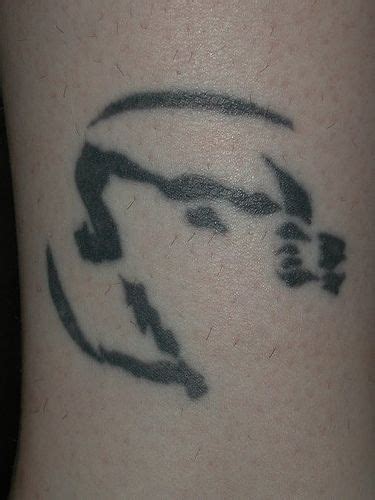 Minimalist wolf tattoo with howling wolf head - Tattooimages.biz