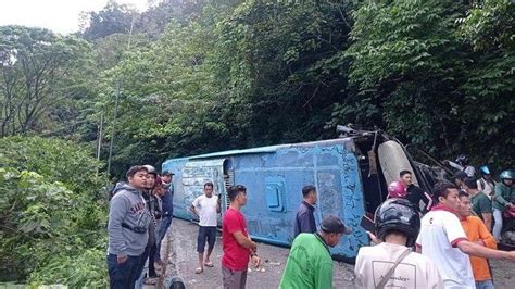 Kecelakaan Di Silaiang Bawah Padang Panjang Unit Bus Terbalik Dan