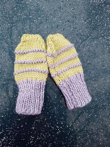 Ravelry Garter Stitch Ridge Baby Mittens Pattern By Marianna Mel