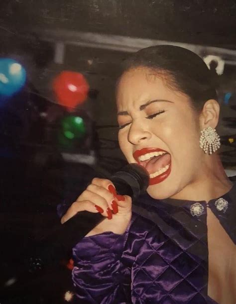 Selena’s last outfit : r/SelenaQuintanilla