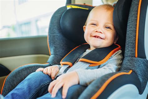 Nova Lei da Cadeirinha saiba como devem ser transportados bebês e