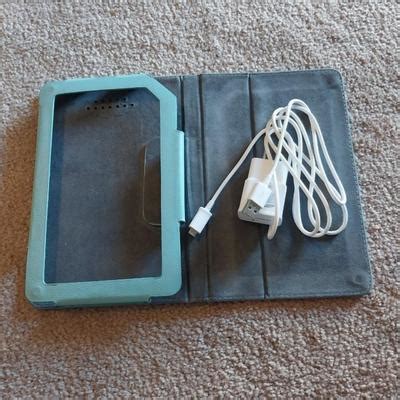 NOOK READER WITH CASE AND CHARGER EstateSales Org