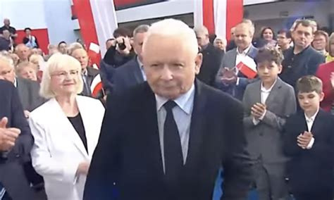 Kaczyński pojechał do Brukseli na wielki protest a tam Frekwencyjna