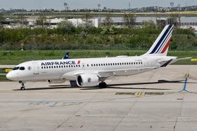 F HZUA A220 300 Paříž Charles de Gaulle CDG LFPG planes cz