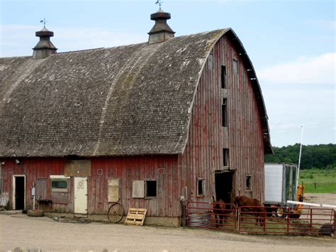 Beautiful Old Barn In Minnesota Old Barns Country Barns Farm Buildings