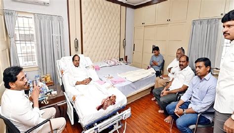 Ap Cm Ys Jagan Meet Kcr To Console Him Both Had A Meeting Of 45 Minutes