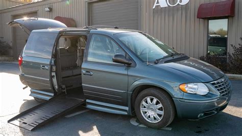 2005 Chrysler Town And Country Braunability Chrysler Entervan Ii A