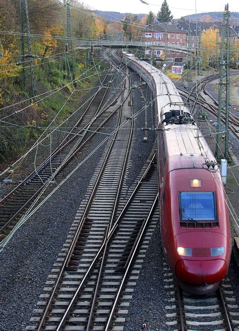 Der Thalys Aus Paris F Nach K Ln Messe Deutz D Und Kommt Aus Richtung