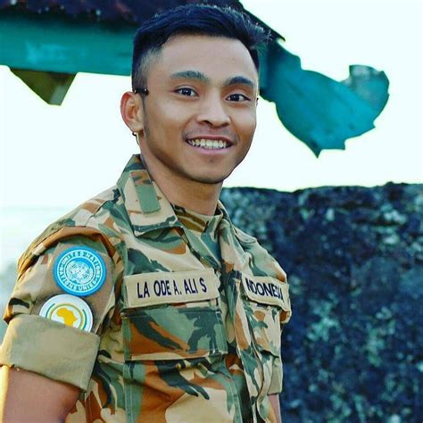 gaya rambut pendek pria tni ad chloe lee