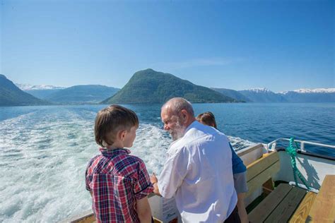 From Fjærland Fjord Cruise to Balestrand one way