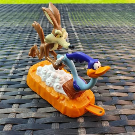 1995 MCDONALDS LOONEY Tunes Wile E Coyote Roadrunner Happy Meal Toy