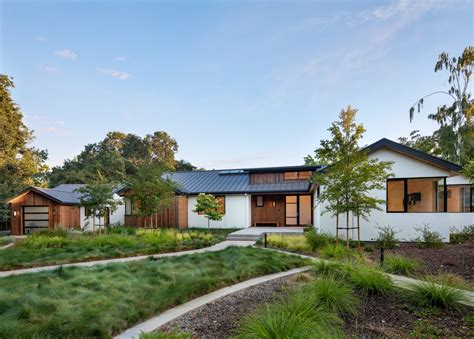 Modern Ranch House - Square Three Architecture