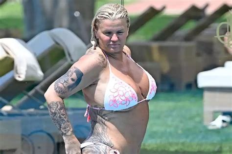 Kerry Katona Shows Off Weight Loss As She Strips Off To A Bikini