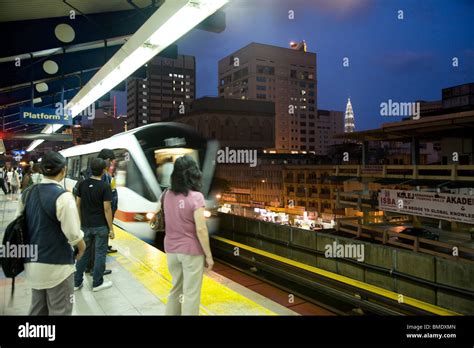 Kuala Lumpur Unterirdische U Bahn Overground Zug Stockfotografie Alamy