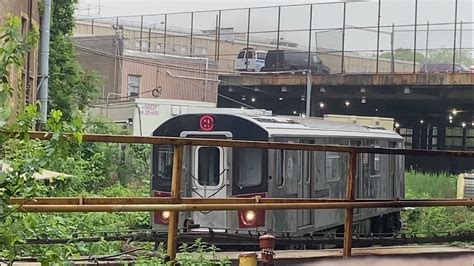 Irt Lenox Ave Line 2 And 3 Trains Endbegin Harlem 148th St From