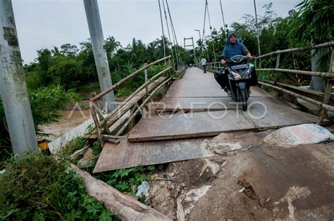 Jembatan Rusak Di Lebak Antara Foto