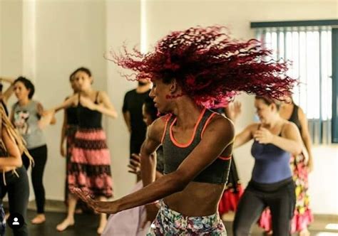 Projeto oferece oficinas gratuitas de dança urbana teatro desenho e