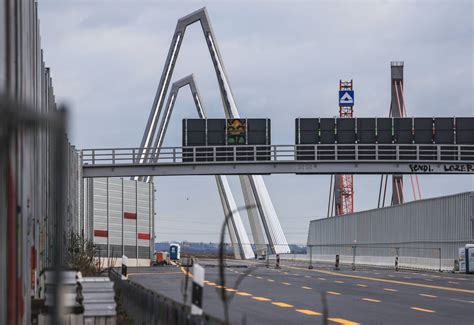 Leverkusen Rheinbrücke der A1 wegen Bauarbeiten gesperrt