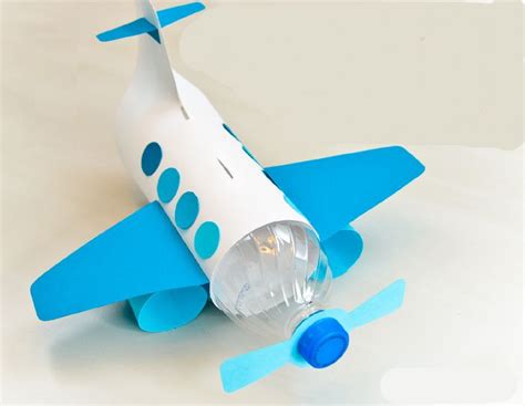 Vliegtuig: spaarpot van plastic fles - thema verkeer www.activitheek.nl ...
