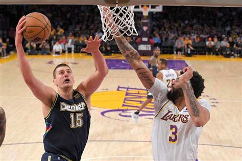 Lakers al borde de la eliminación tras perder ante Nuggets