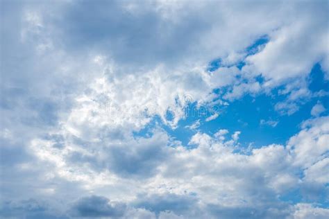 Cielo Azul Nube Blanca Escenas Hermosas Nubes Dispersas En Nubes Azul