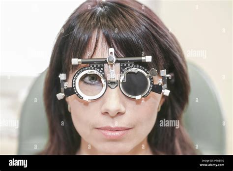 Optician Practice High Resolution Stock Photography And Images Alamy