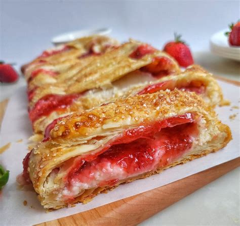 Strawberry And Cream Cheese Strudel Jessie Bakes Treats