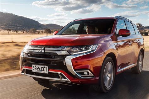 Mitsubishi Outlander PHEV 2020 review