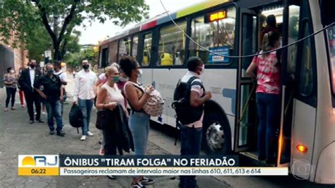 Passageiros reclamam de intervalo maior em linhas de ônibus do Rio