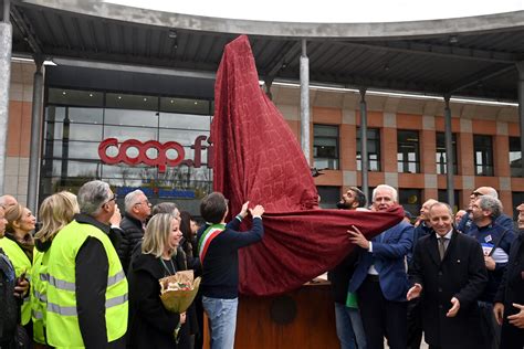 Foto Inaugurata La Statua A Gino Bartali