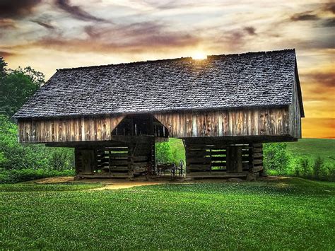 Country Barn Desktop Wallpaper