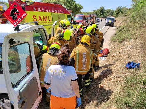 Tres Ferits Greus En Un Xoc Frontal Entre Dos Cotxes Al Costat De L