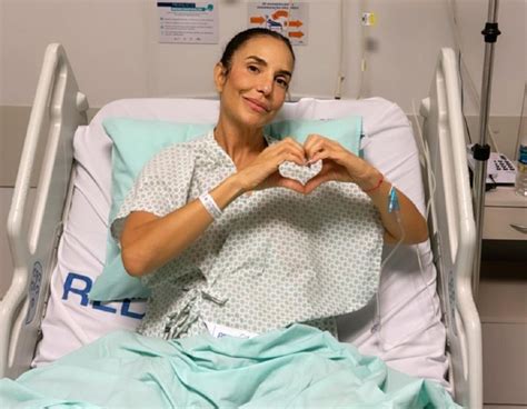 Ivete Sangalo Anuncia Que Est Internada Pneumonia Ap S Maratona