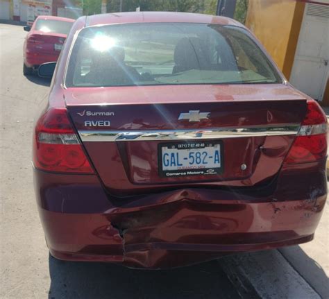 Mujer Impacta Su Camioneta Contra Dos Autos Estacionados En Torreón