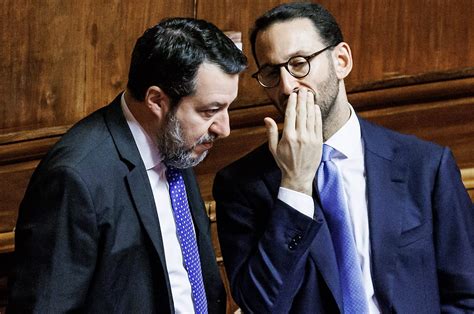 Perché le opposizioni chiedono a Salvini di riferire in Aula sul caso