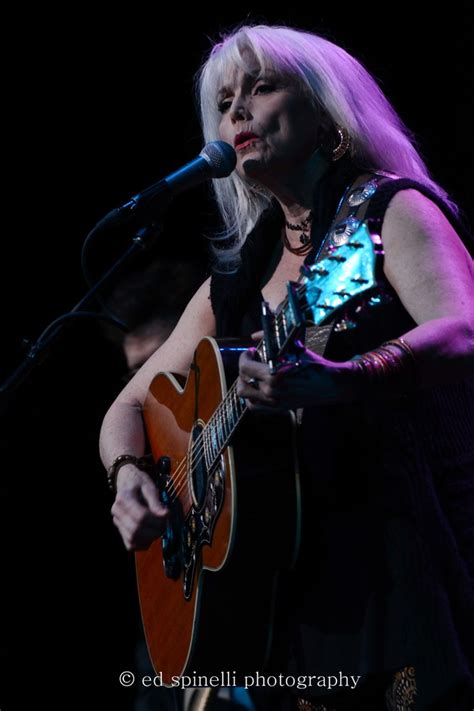 Emmylou Harris live shots! : Illinois Entertainer