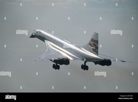 Ba concorde landing hi-res stock photography and images - Alamy