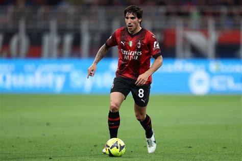 Newcastle United Clinch Deal For Ac Milan S Sandro Tonali