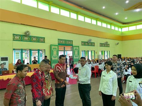 Serahkan Sk Pppk Formasi Bupati Kapuas Hulu Minta Asn Pppk Harus