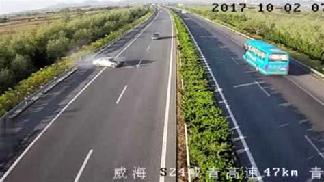 轿车高速路疲劳驾驶，监控拍下惊险一幕腾讯视频