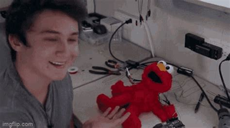 Michael Reeves Trigger Me Elmo  Michael Reeves Trigger Me Elmo Gag