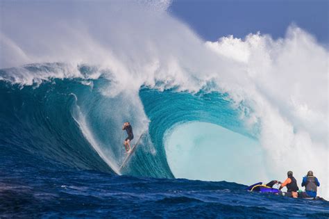 20 Heavy Images from Hawaii's Monstrous Big-Wave Season | The Inertia