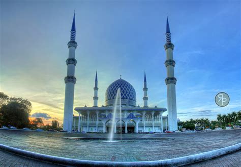 Sultan Salahuddin Abdul Aziz Shah Mosque - GoWhere Malaysia