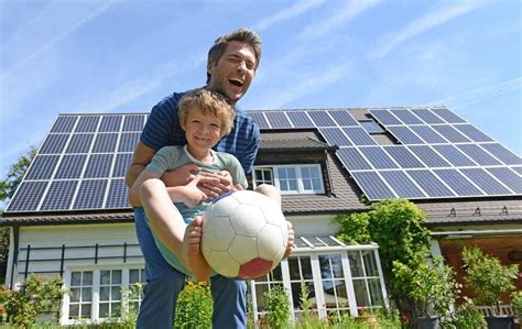 Casa Con Paneles Solares Y El Vector De Dibujos Animados De Sol Sexiz Pix