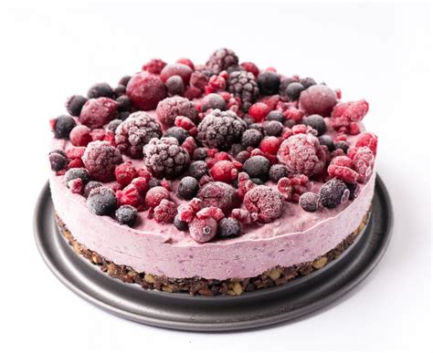 Vegane Roh Torte Mit Beeren Und Superfoods Slider The Vegetarian Diaries